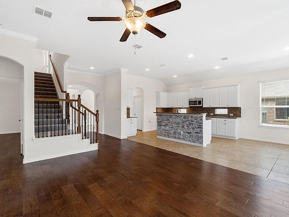 5th image of 1705 Medina Ln