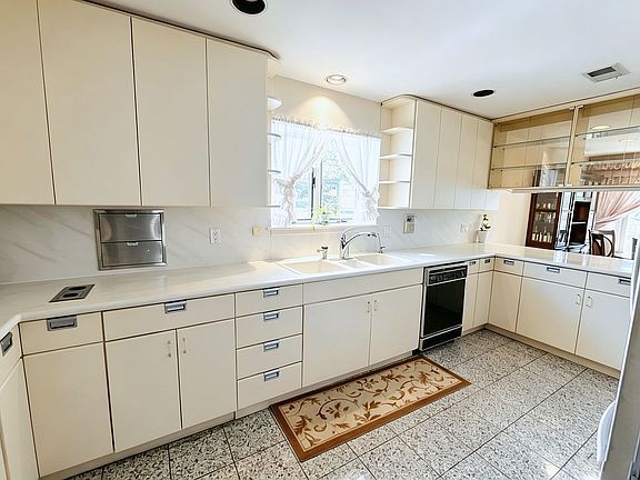 4th image of 71-30 165th St #A