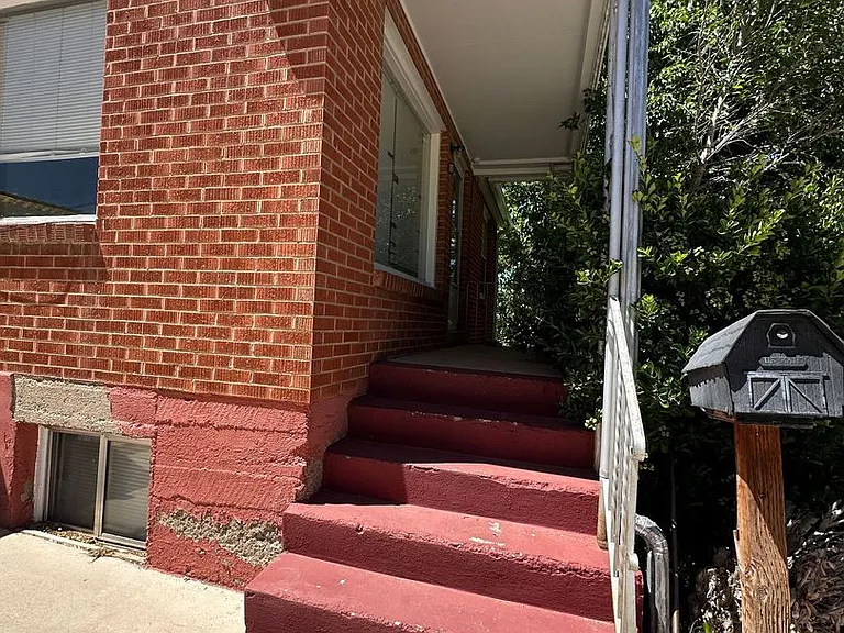 107 N 200 E — Photo 1