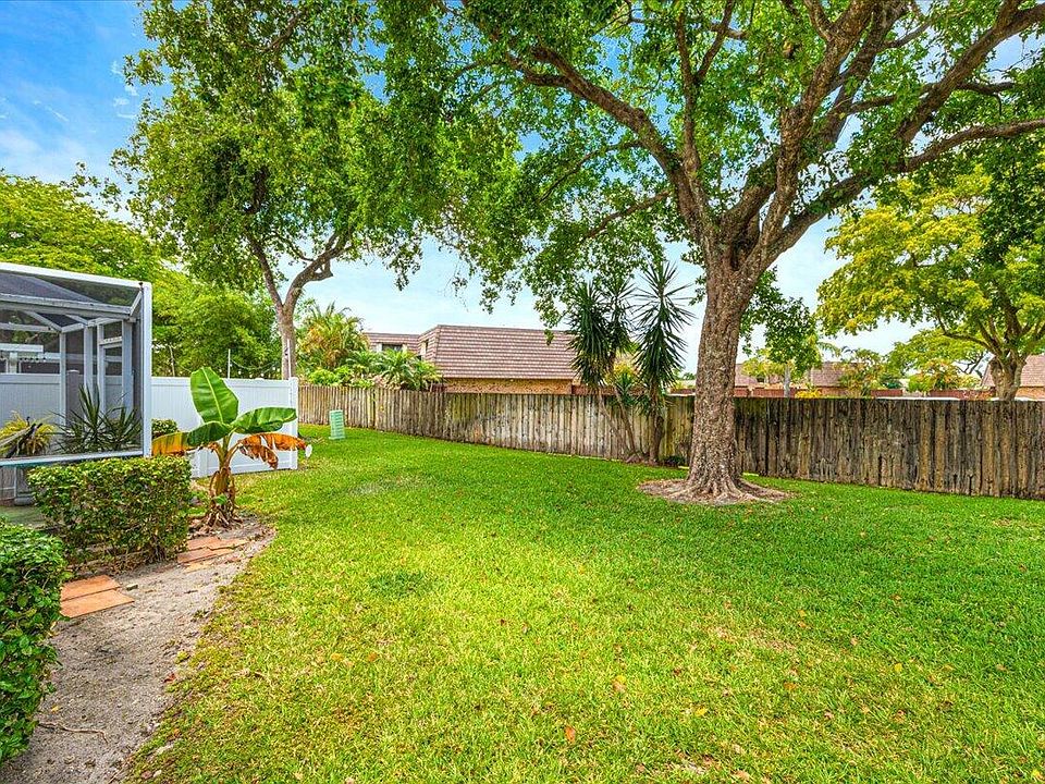 1st image of 1133 W Lakes Drive