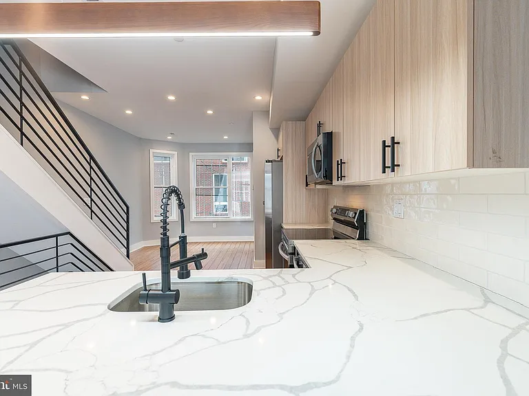 2821 Livingston St #2 — Photo 5