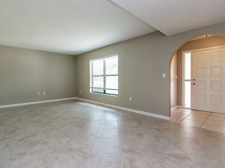 1266 Bentley Ave — Photo 5