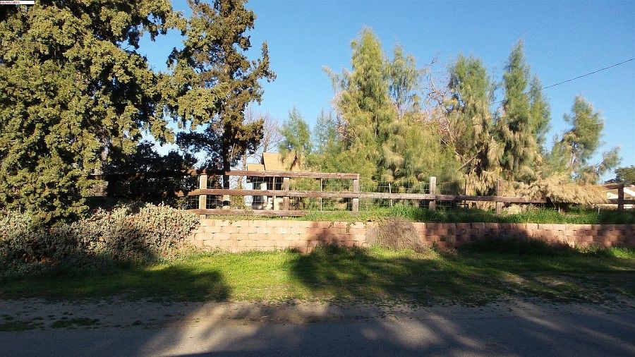 1st image of 24916 Hayes Ave