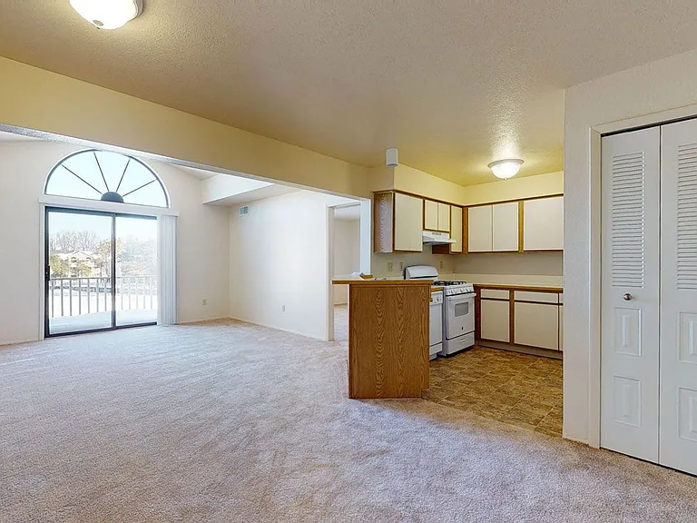 Windmill Lakes Apartments — Photo 55