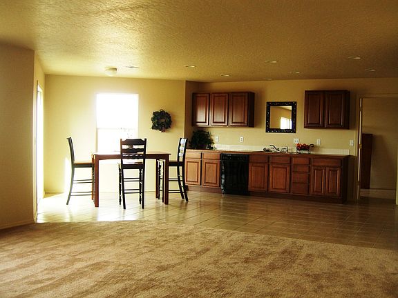 Kitchen. Upgraded kitchen cabinets. Tile floor