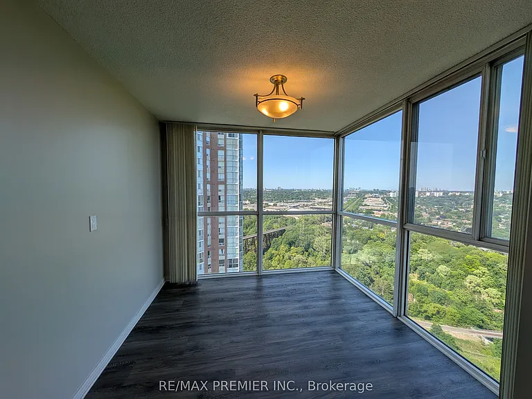 5 Concorde Pl #2809 — Photo 15