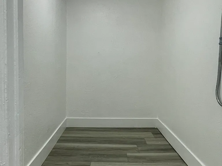 Catalina Court — Photo 26