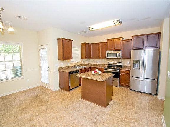 5th image of 3188 Arbor Oaks Way