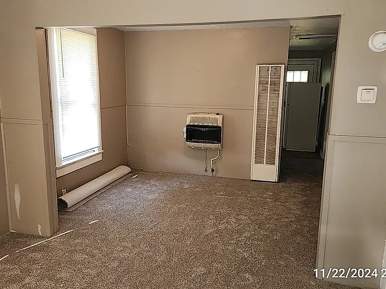 716 Bronson St — Photo 2