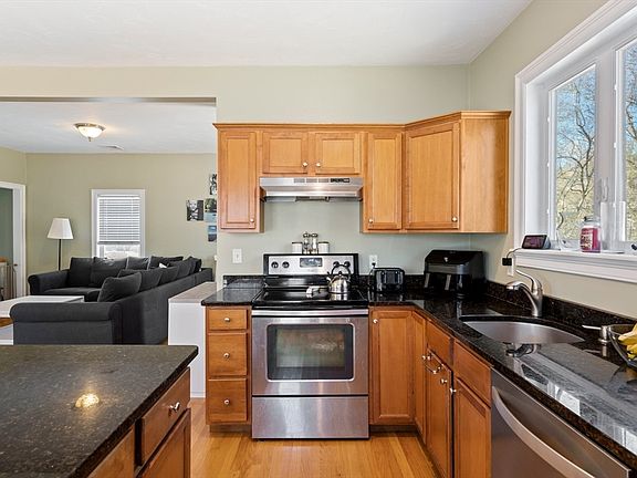 5th image of 496 Main St #2