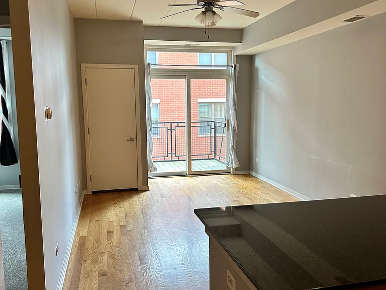 974 W 35th Pl #308 — Photo 2