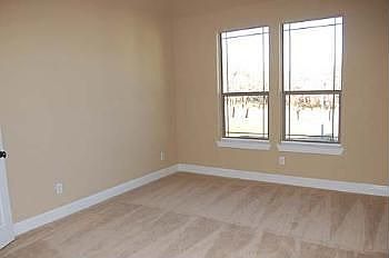 5th image of 913 Brook Forest Dr