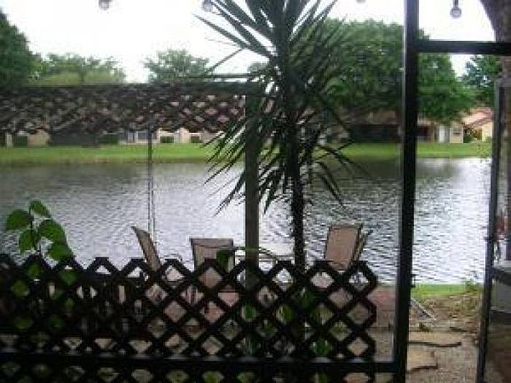4th image of 3281 Lake Shore Dr