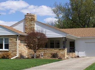 913 10th St, Eldora, IA 50627