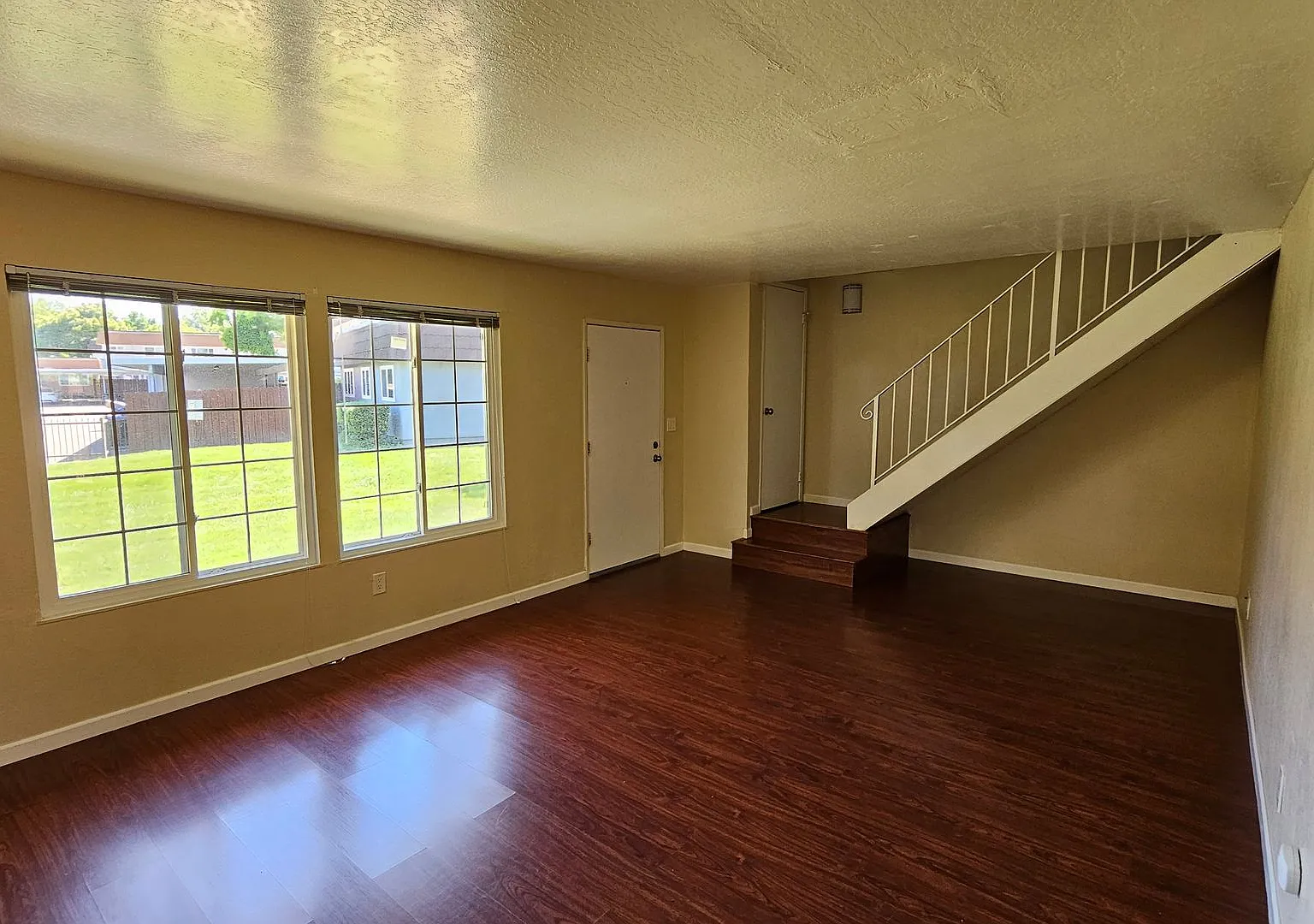 4 bedroom townhouse near Top Rated Pleasanton Schools - 2nd Month Free Rent! — Photo 1