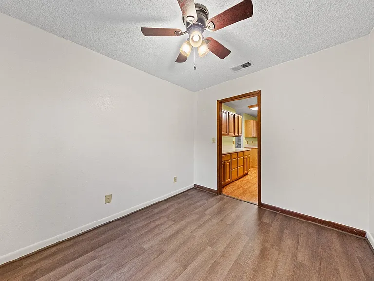 122 Beach Dr — Photo 26