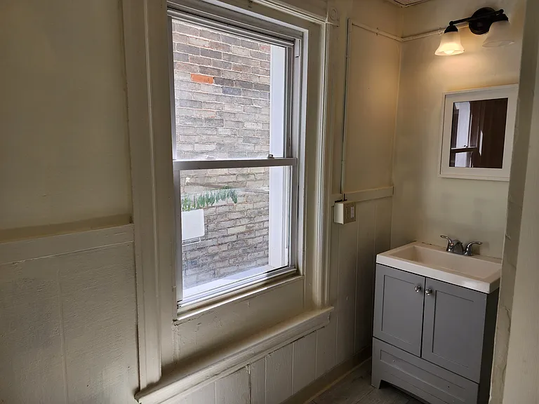 814 W Washington St #2 — Photo 5