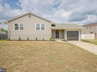 2 Spinning Wheel Ln, Clementon, NJ 08021