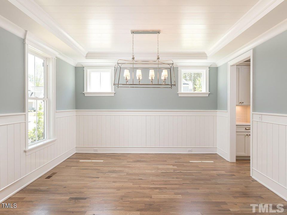 2nd image of 301 Harewood Pl