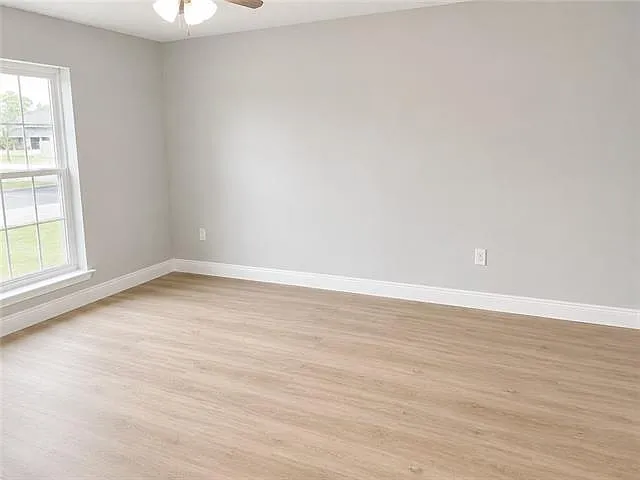 1028 Kingsway Dr W — Photo 10