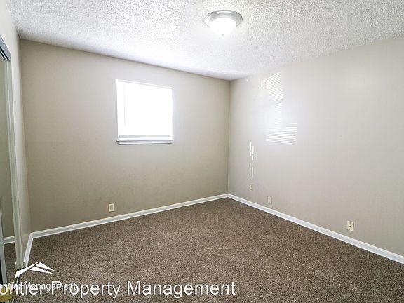 4th image of 713 Dondee Dr #4