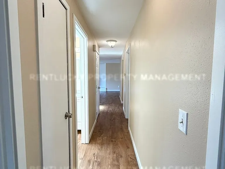 2516 S 284th St — Photo 10