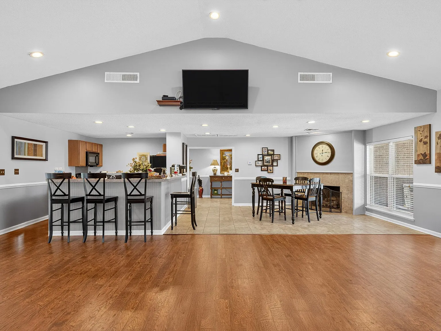North Bluff Apartments — Photo 2