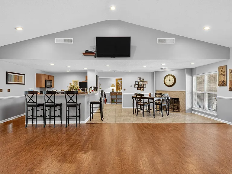 North Bluff Apartments — Photo 2