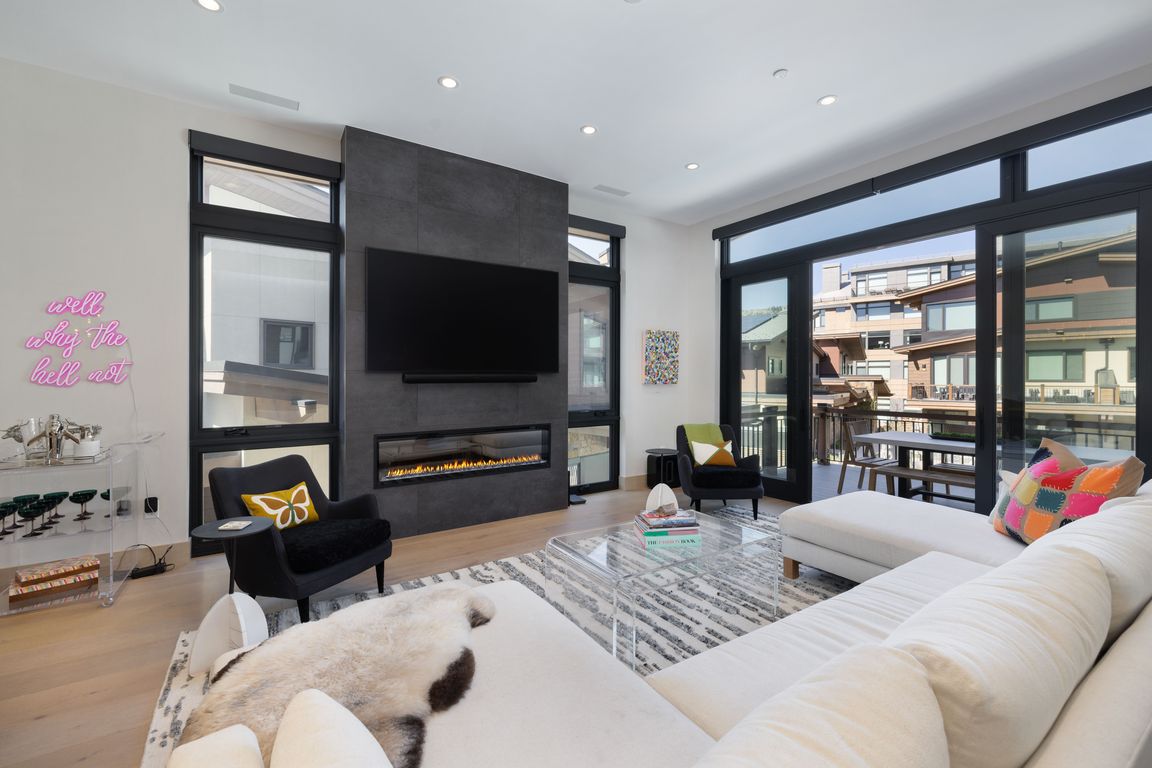 next background image