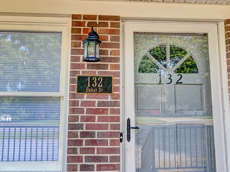 132 Eaker Dr — Photo 2