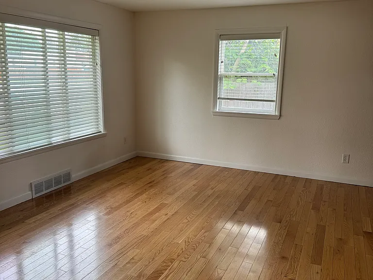 1407 W Kiernan Ave — Photo 2