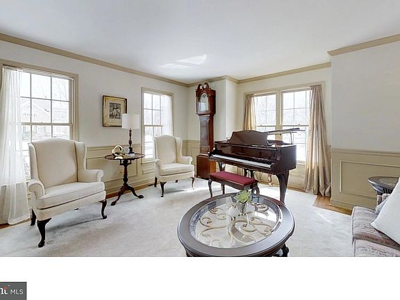 3rd image of 2071 Leedoms Dr