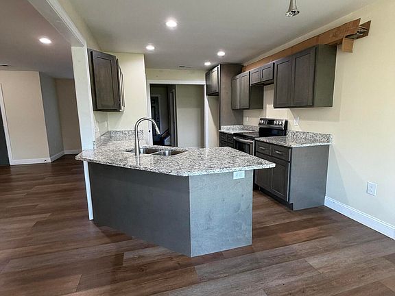 3rd image of 439 Lone Oak Dr