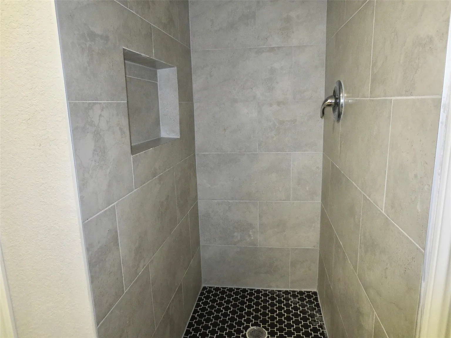 2 bed, 1.0 bath, 1997 sqft, $1,100 — Photo 4