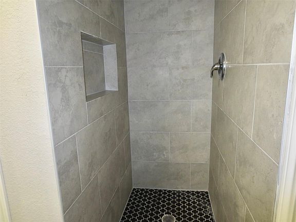4th image of 2204 Parker Rd #B