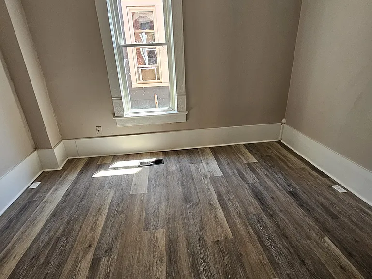 2431 Fox Ave — Photo 7