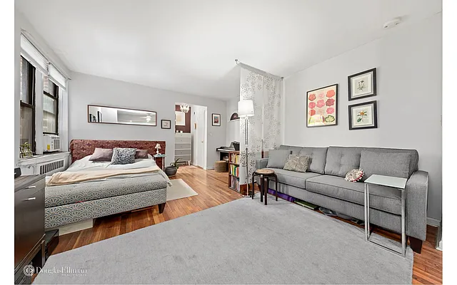 Rented by Douglas Elliman | media 16