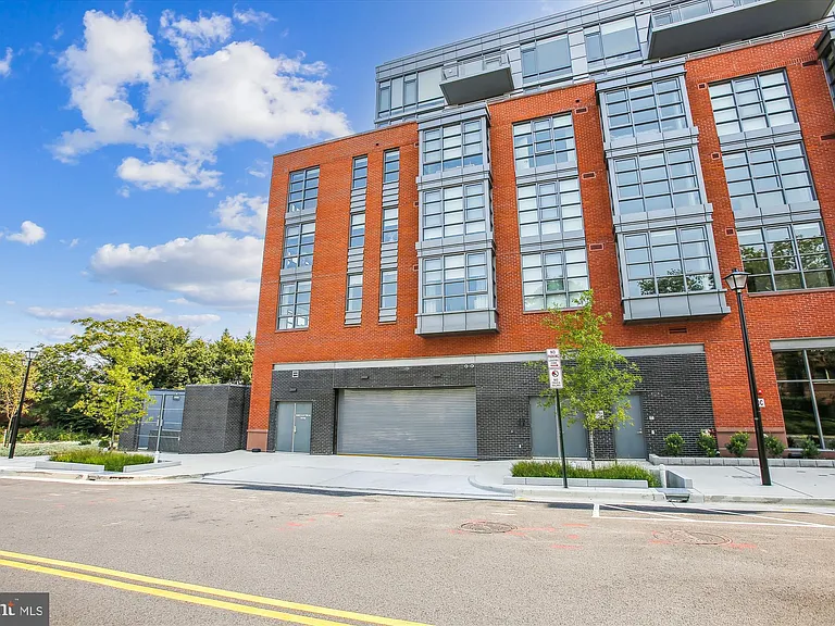 1201 N Royal St #205 — Photo 32