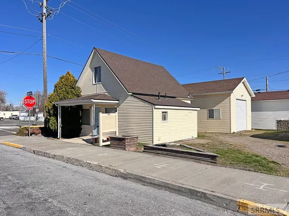 390 N Broadway St, Blackfoot, ID 83221
