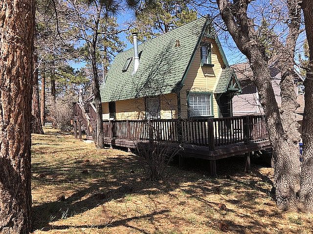 2nd image of 850 Maple Ln