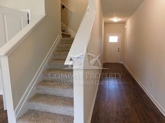 3rd image of 1002 McConaughy Ct