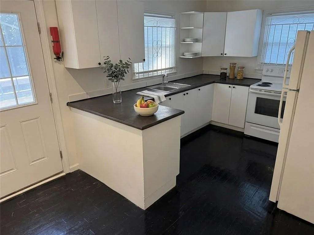 2 bed, 1.0 bath, 910 sqft, $1,496 — Photo 4