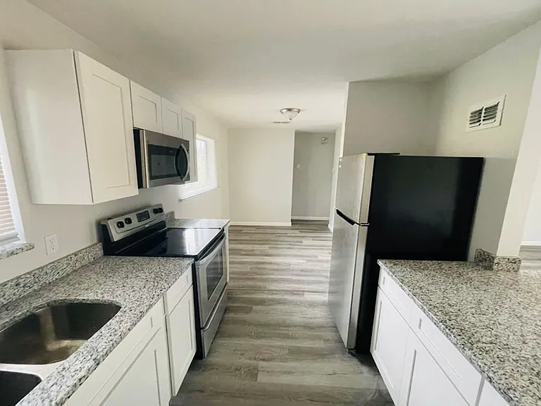 420 San Gabriel St — Photo 21