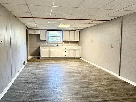 3rd image of 33 A St
