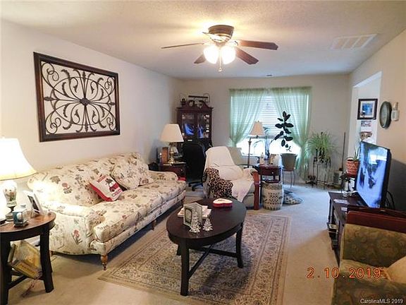 3rd image of 204 Glencroft Dr