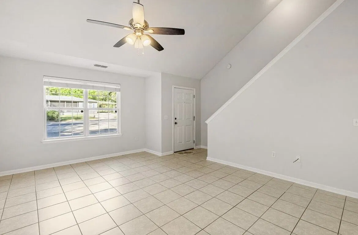 3 bed, 3.0 bath, 1363 sqft, $1,595 — Photo 4