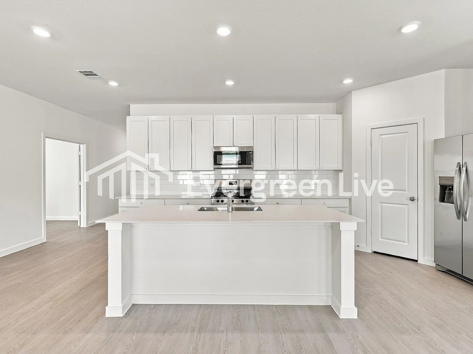 3 bed, 2.0 bath, 1970 sqft, $1,995 — Photo 4