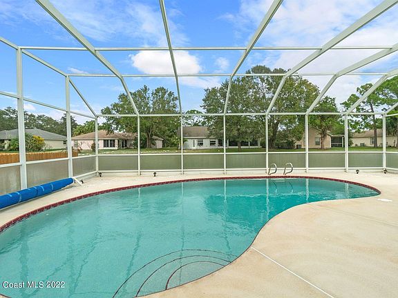 3rd image of 824 Hunters Creek Dr