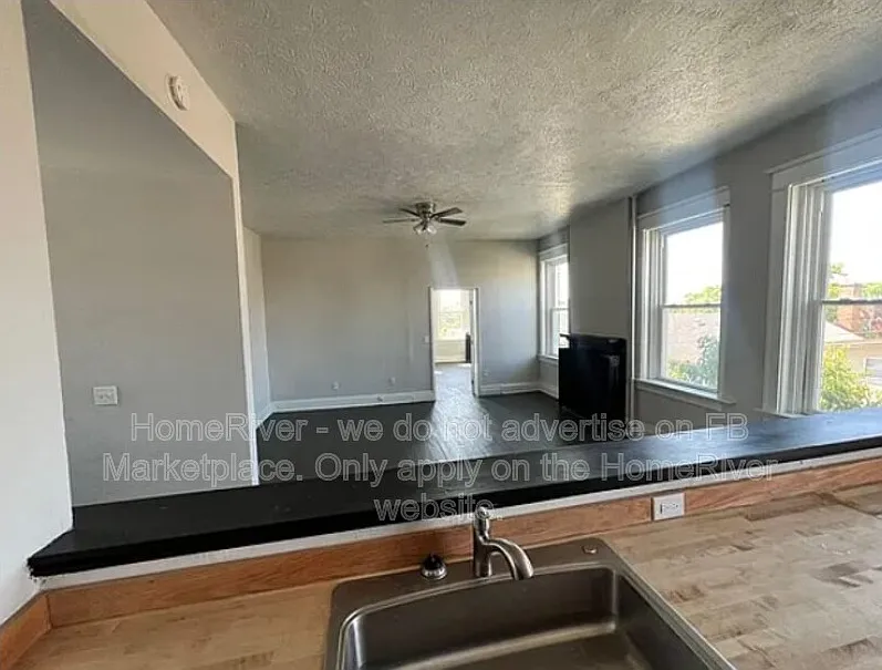 1 bed, 1.0 bath, $1,300 — Photo 4