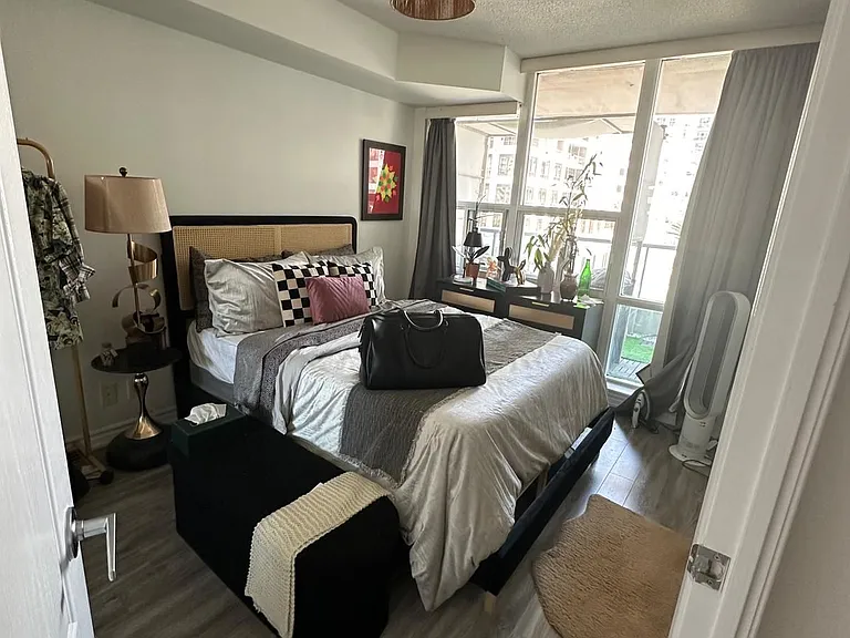 33 Elm Dr W #802 — Photo 3